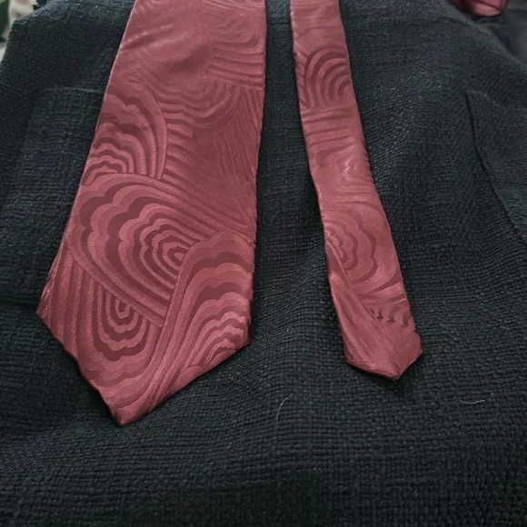 🔥 Andre Valetino 💯 % silk Necktie Red78054 RN # 45590 serial # 6562713399